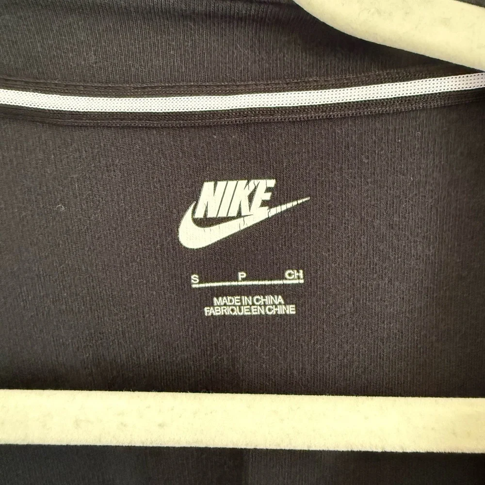 Nike Women’s Black Crew Neck Sweater Size Small - Picture 3 of 4